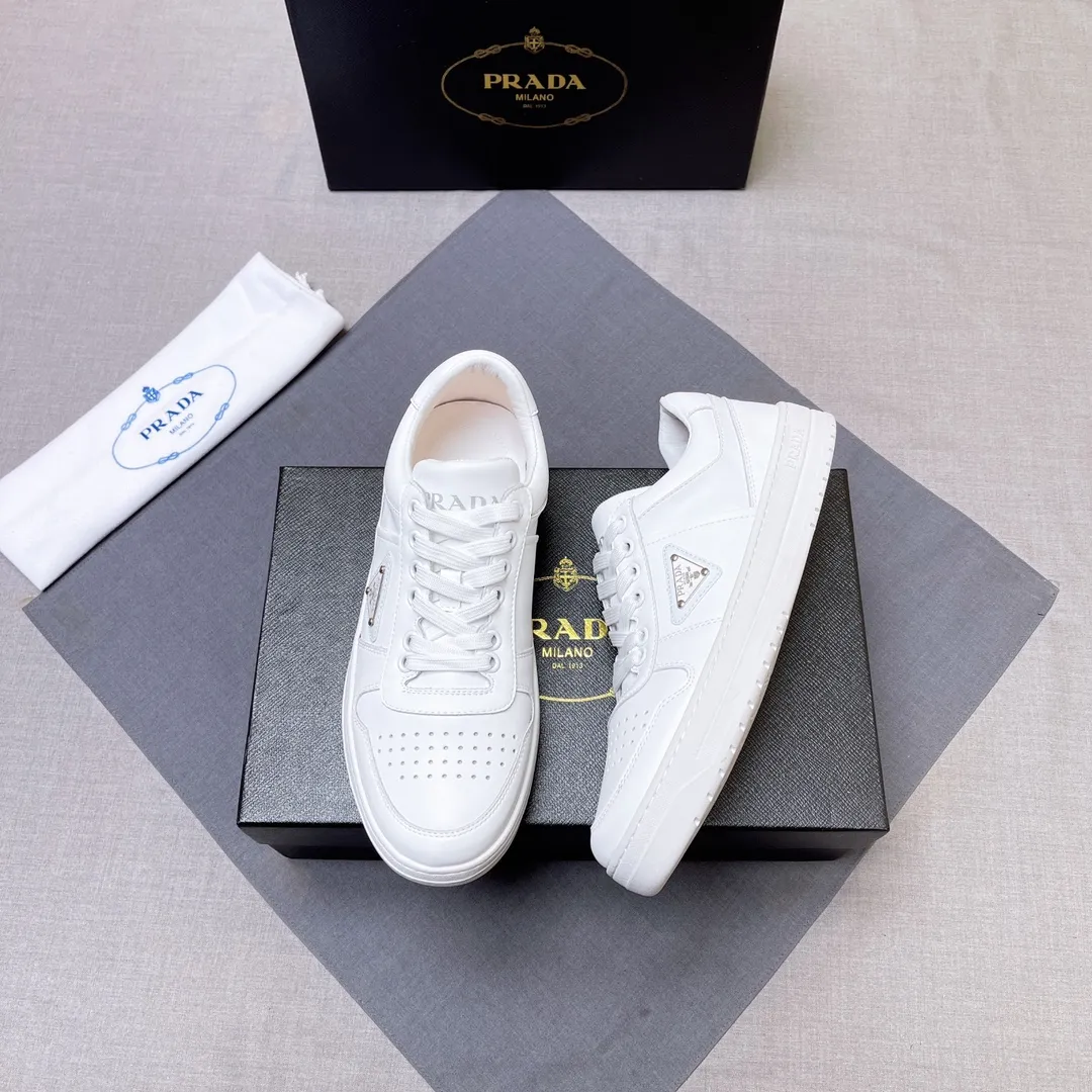 P380 Prada Prada's new men's leather sneakers, the highest version on the market, any comparison is welcome🆚! The original leather has excellent texture and is super high-end! Fetal sheep net lining imported from Italy, removable pad! Luxurious materials and fine workmanship, highly recommended! Code number 38-45 No. 058
